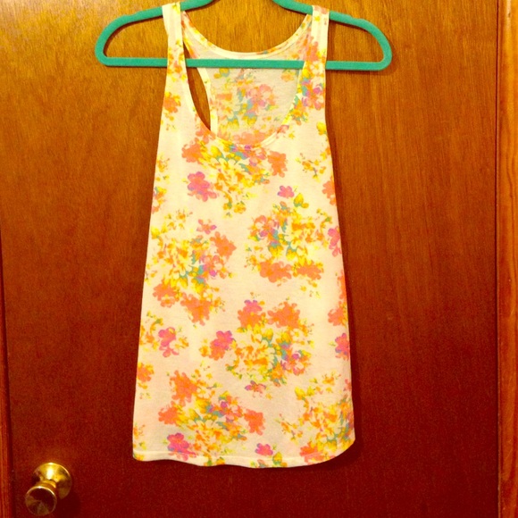 Tank top💛🤘🏼