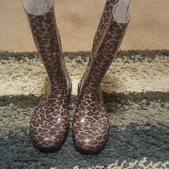 Animal print mud boots, in perfect condition