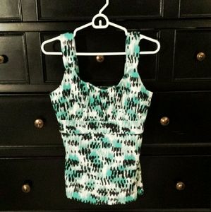 Ann Taylor patterned tank size medium