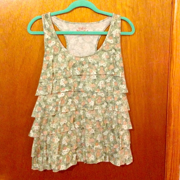 Ruffle tank top 💚🌺