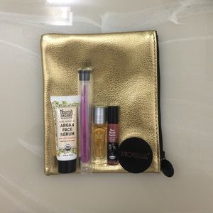 Ipsy sample pouch