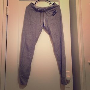 Grey skinny Nike sweatpants