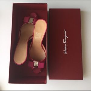 Authentic Salvatore ferragamo bow pink sandal