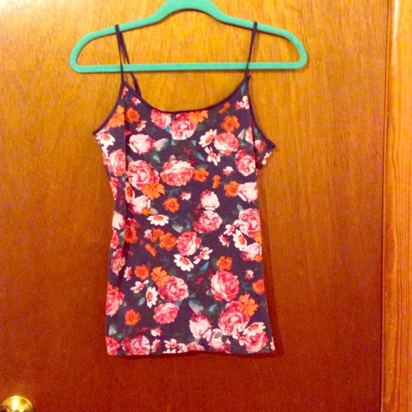 Skinny strap tank top ❤️🌺