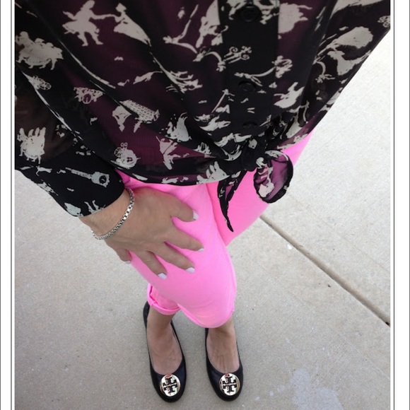 ✨HP✨Royal Patterned Blouse - Picture 3 of 4