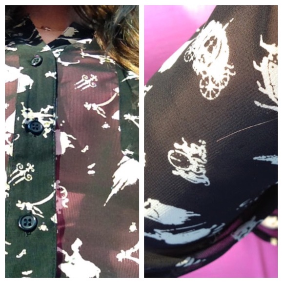 ✨HP✨Royal Patterned Blouse - Picture 2 of 4