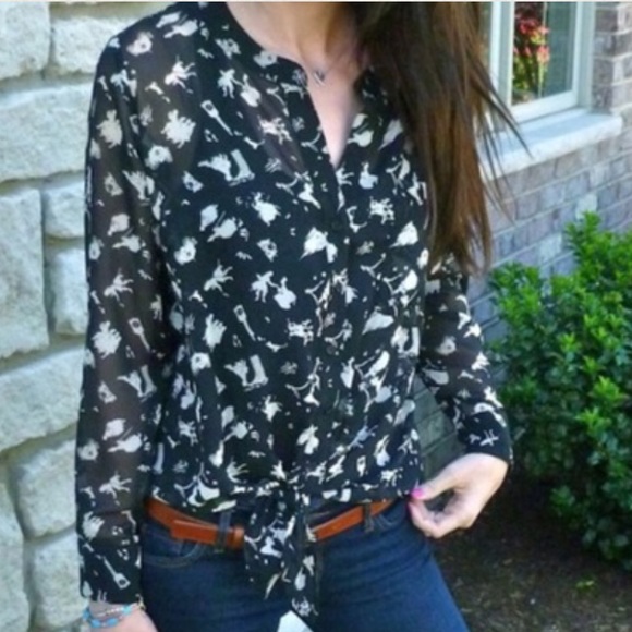 ✨HP✨Royal Patterned Blouse - Picture 4 of 4