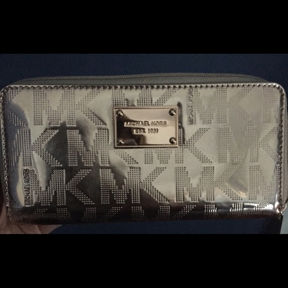 Michael Kors Rose Gold Wallet