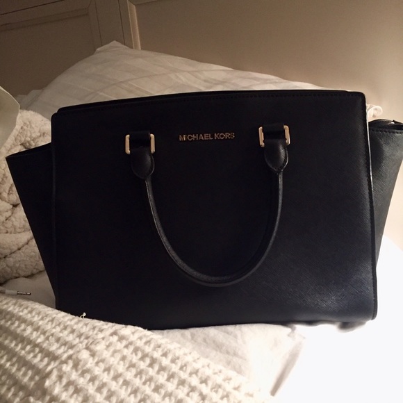 MICHAEL KORS SELMA SAFFIANO LEATHER MEDIUM SATCHEL