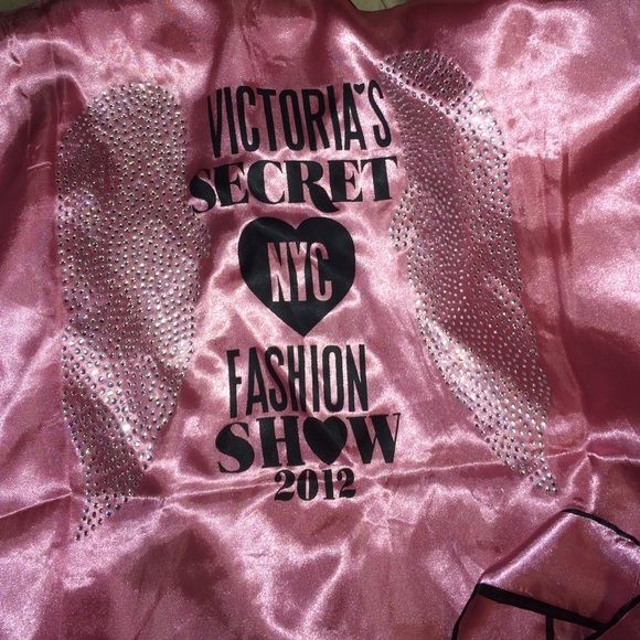 Victoria's Secret Angel satin robe💗