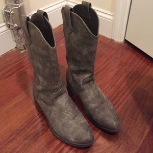 Grey cowboy boots
