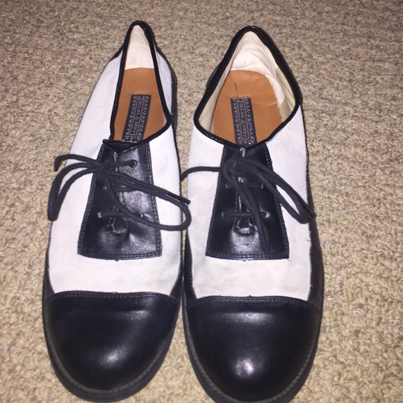 Deena & Ozzy Used Black and White Oxfords
