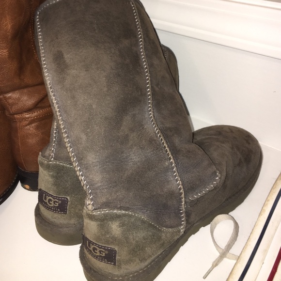 4 pairs of shoes in a package tap and scroll - Picture 2 of 4