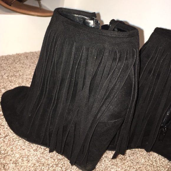 4 pairs of shoes in a package tap and scroll - Picture 4 of 4