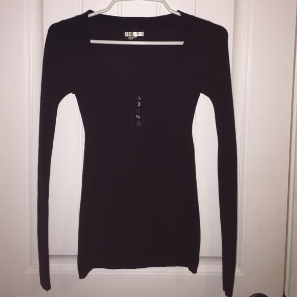 Black long sleeve blouse! ❤️