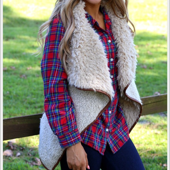 ❌SOLD OUT ❌ Faux Fur Shearling Vest - Picture 2 of 4