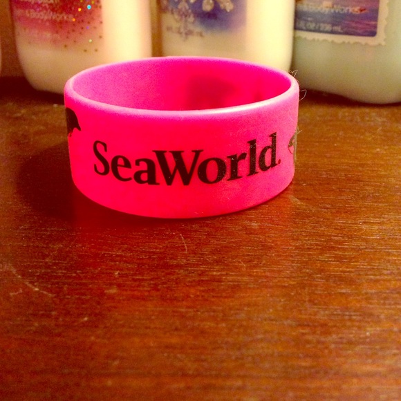 Seaworld rubber bracelet