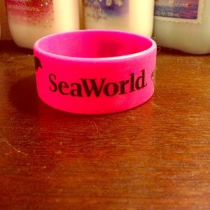 Seaworld rubber bracelet