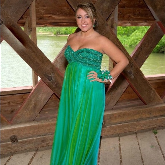 BEAUTIFUL PROM DRESS & MATCHING EARRINGS!