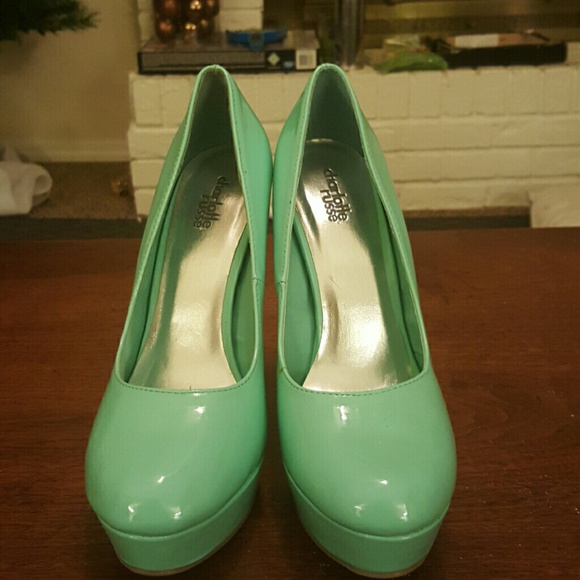 Size 8 mint platform pump