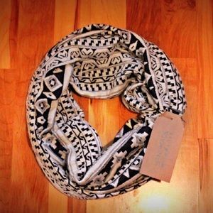 🚫SOLD🚫 Tribal print infinity scarf handmade NEW