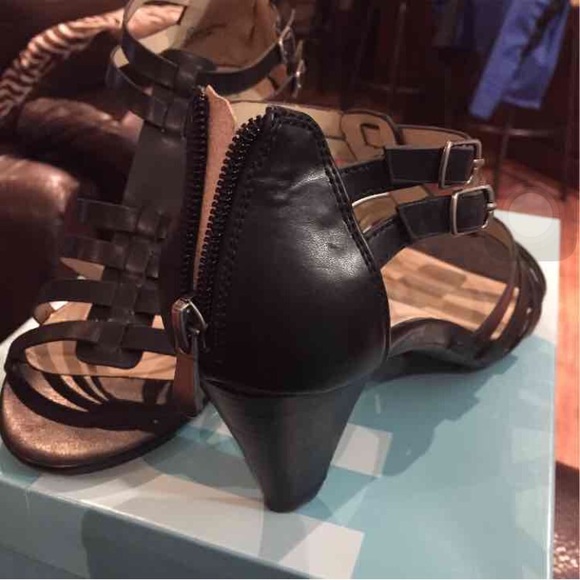 Heels - Picture 3 of 4