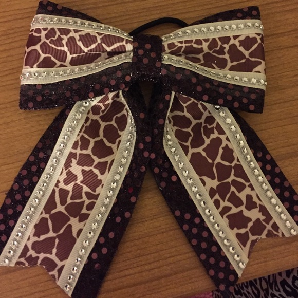 Cheer bow