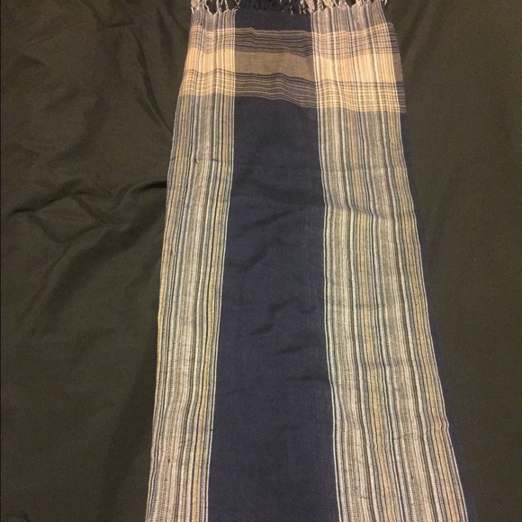 Blue pattern scarf - Picture 3 of 3