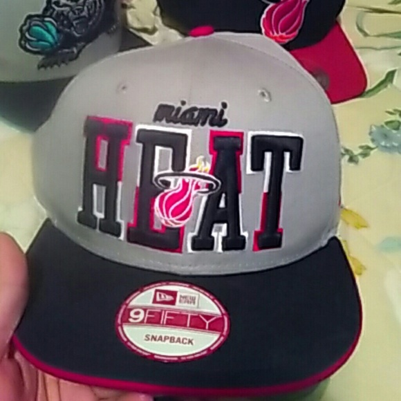 Snap backs - Picture 2 of 3