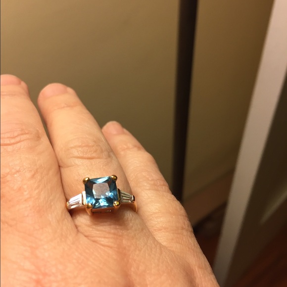 Gemstone ring - Picture 2 of 8
