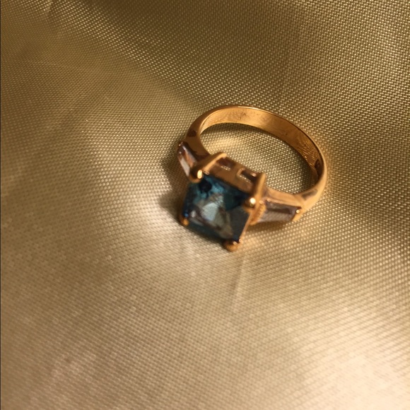 Gemstone ring - Picture 4 of 8