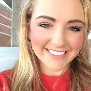 Meet your Posher, Caroline