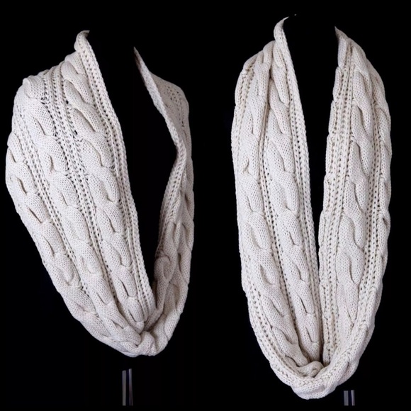 B167 Ivory Chunky Cable Knit Infinity Scarf - Picture 2 of 4