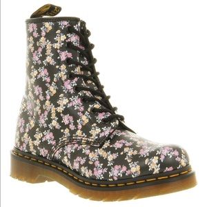 Woman Doc Martens 1460