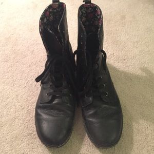 DR MARTENS SIZE 11