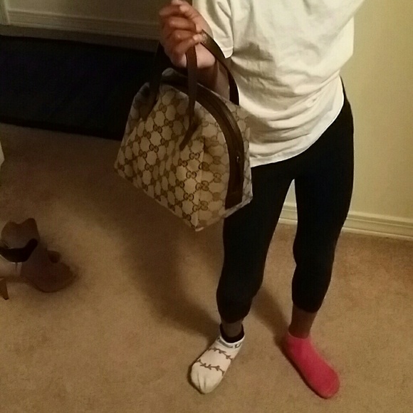 Retaking pic of small Gucci tote bag