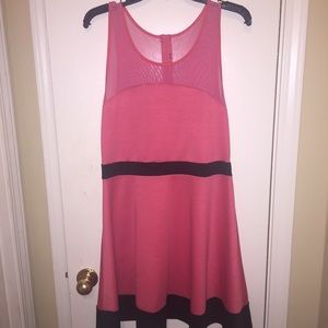Cute sleeveless pink and black dress