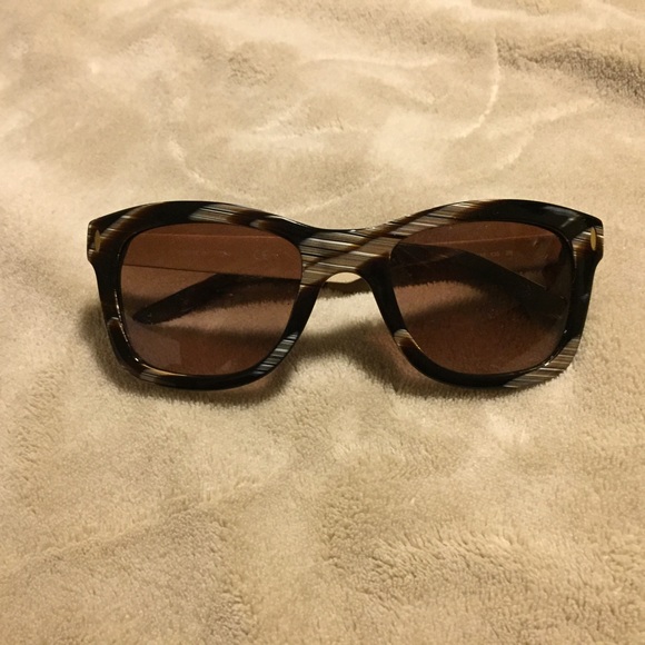 NEVER WORN Tory butch sunglasses