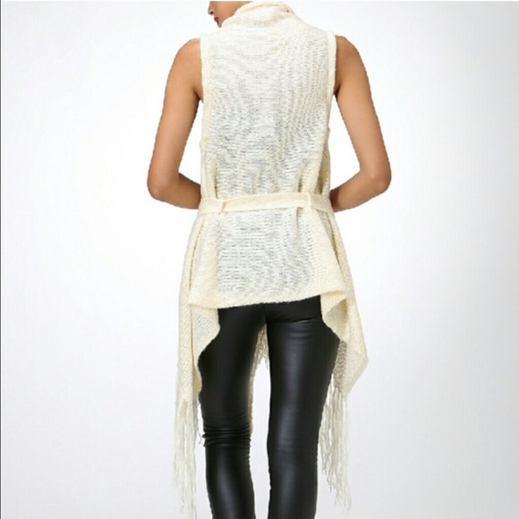 ✨HP✨🆕Ivory Sweater Vest by Moon Collection - Picture 2 of 3