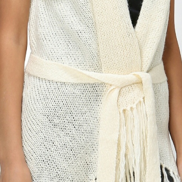 ✨HP✨🆕Ivory Sweater Vest by Moon Collection - Picture 3 of 3
