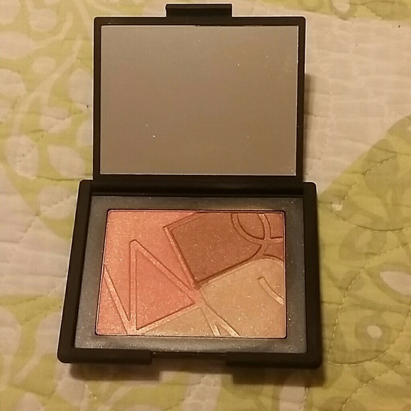 Makeup - Picture 2 of 3