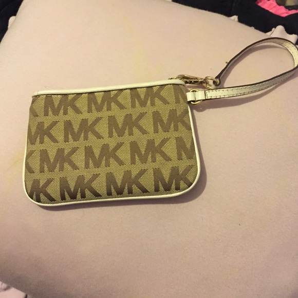 MK wristlet - Picture 1 of 3