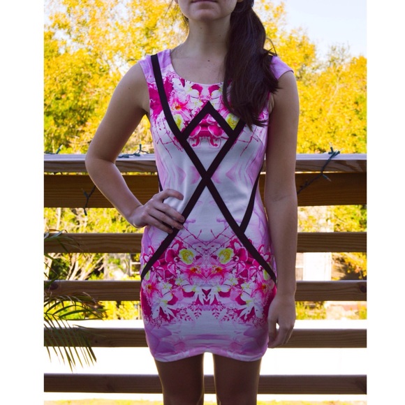Xenia patterned bodycon dress