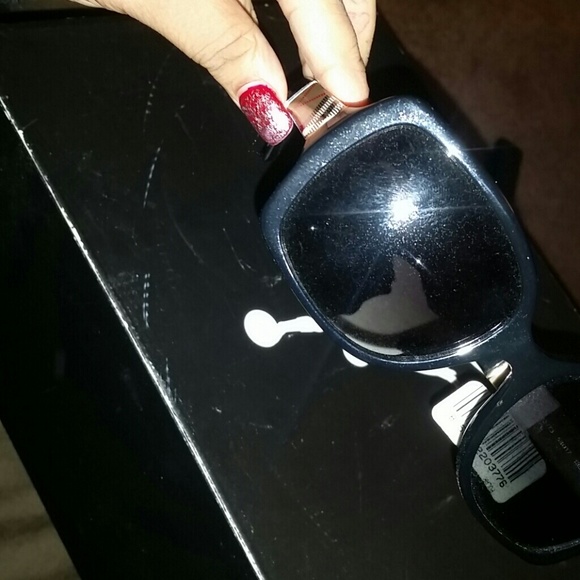 Sunglasses - Picture 3 of 4
