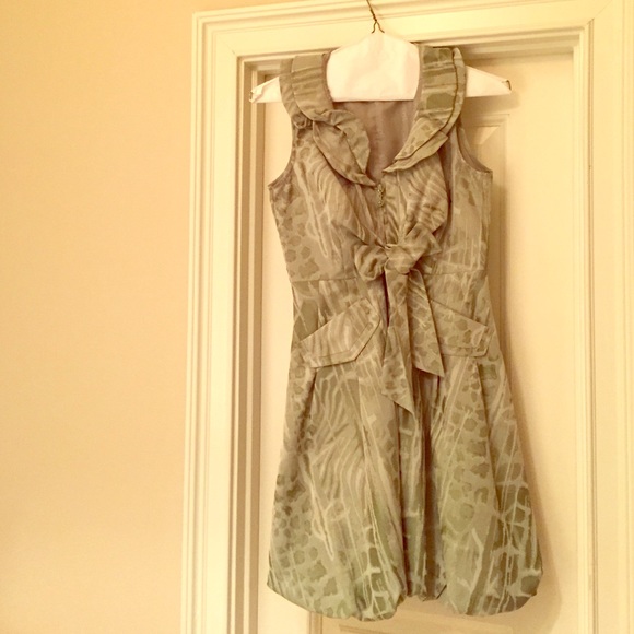 Sleeveless green mini dress!
