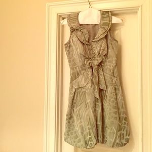 Sleeveless green mini dress!