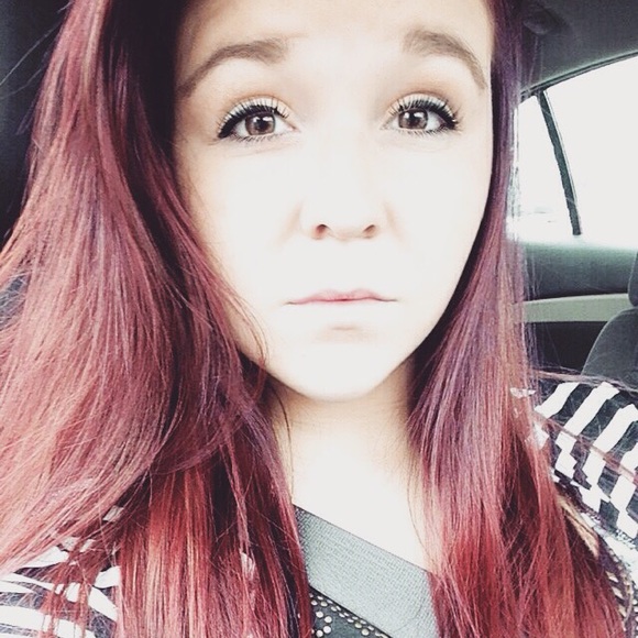 Meet your Posher, Alyssa - Picture 1 of 1