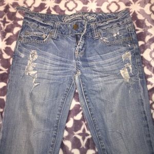 Destroyed wash AE jeans
