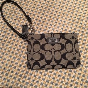 ✨Coach Wristlet✨