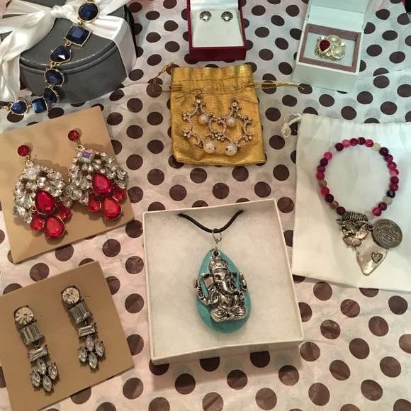 Earrings, rings and necklaces